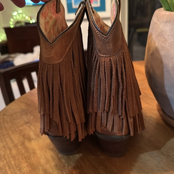 Boots - Picture 3 of 9